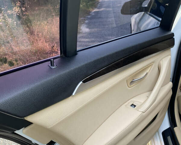 Белый БМВ 5 Серия, объемом двигателя 2 л и пробегом 253 тыс. км за 13900 $, фото 16 на Automoto.ua