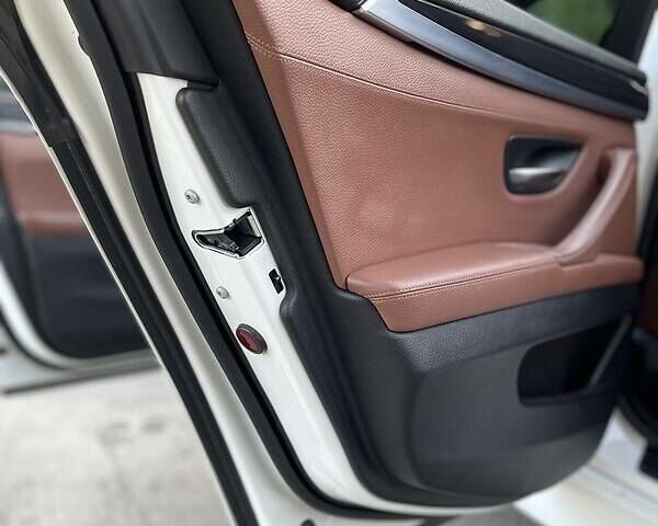 Білий БМВ 5 Серія, об'ємом двигуна 2 л та пробігом 262 тис. км за 20500 $, фото 12 на Automoto.ua