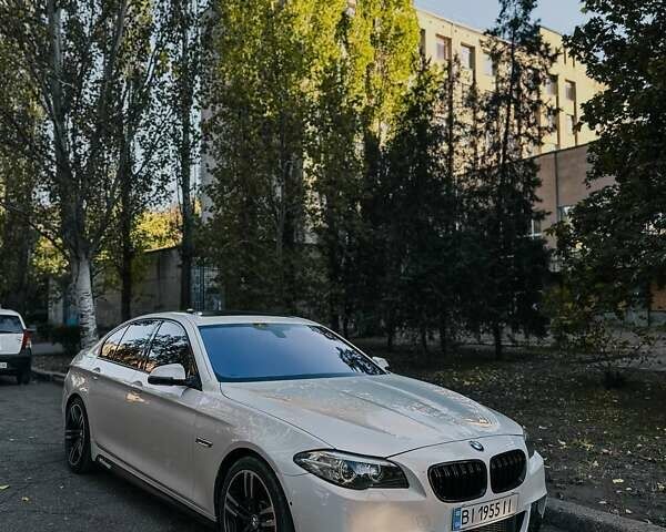 БМВ 5 Серия 2014 в Николаеве на Automoto.ua Белый БМВ 5 Серия, объемом двигателя 3 л и пробегом 273 тыс. км за 22000 $, фото 10 на Automoto.ua