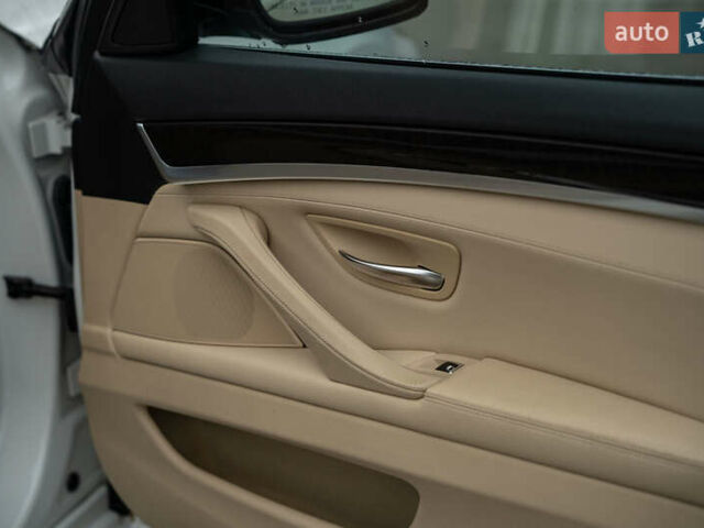 Білий БМВ 5 Серія, об'ємом двигуна 2 л та пробігом 134 тис. км за 19900 $, фото 41 на Automoto.ua