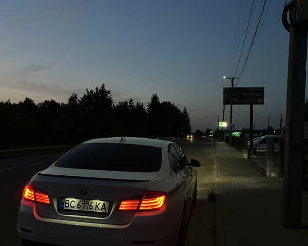 Білий БМВ 5 Серія, об'ємом двигуна 2 л та пробігом 50 тис. км за 15000 $, фото 16 на Automoto.ua