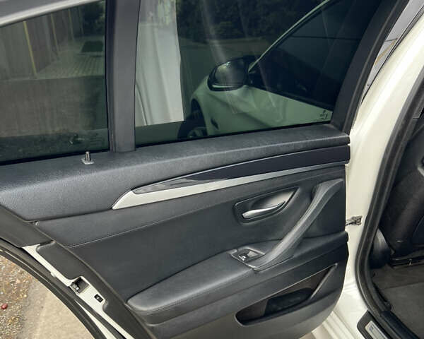 Белый БМВ 5 Серия, объемом двигателя 2 л и пробегом 275 тыс. км за 18500 $, фото 35 на Automoto.ua