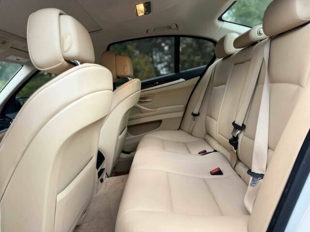 БМВ 5 Серия 2014 в Днепре (Днепропетровске) на Automoto.ua Белый БМВ 5 Серия, объемом двигателя 3 л и пробегом 90 тыс. км за 14500 $, фото 9 на Automoto.ua