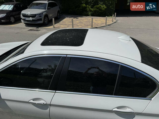 Білий БМВ 5 Серія, об'ємом двигуна 2 л та пробігом 305 тис. км за 12000 $, фото 13 на Automoto.ua