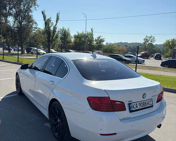 Белый БМВ 5 Серия, объемом двигателя 3 л и пробегом 173 тыс. км за 18000 $, фото 24 на Automoto.ua