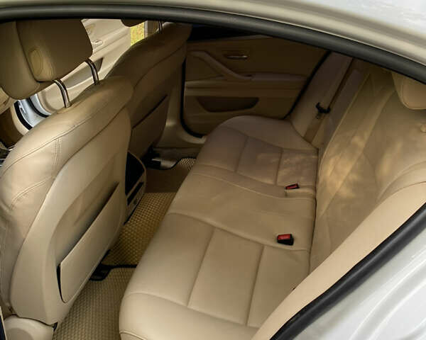 Белый БМВ 5 Серия, объемом двигателя 2 л и пробегом 253 тыс. км за 13900 $, фото 14 на Automoto.ua