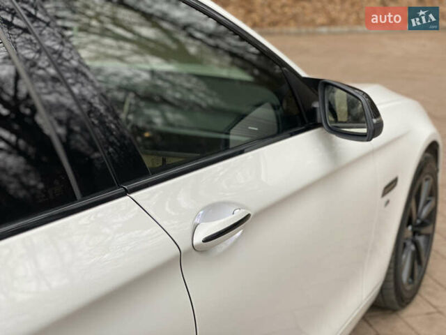 Белый БМВ 5 Серия, объемом двигателя 2 л и пробегом 133 тыс. км за 17100 $, фото 31 на Automoto.ua