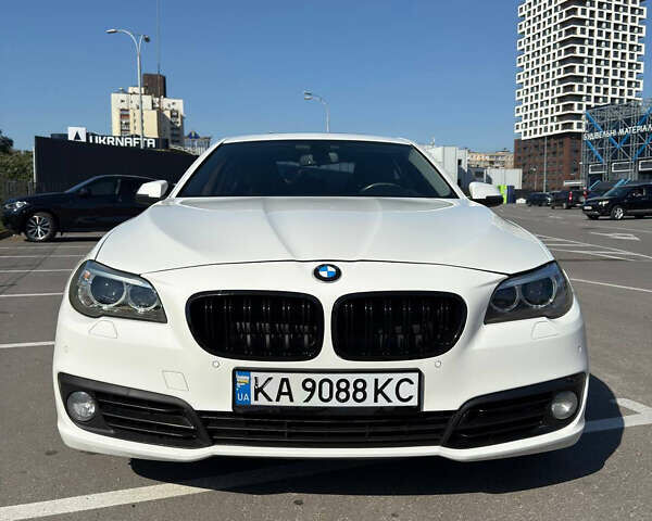 Белый БМВ 5 Серия, объемом двигателя 3 л и пробегом 173 тыс. км за 18000 $, фото 3 на Automoto.ua