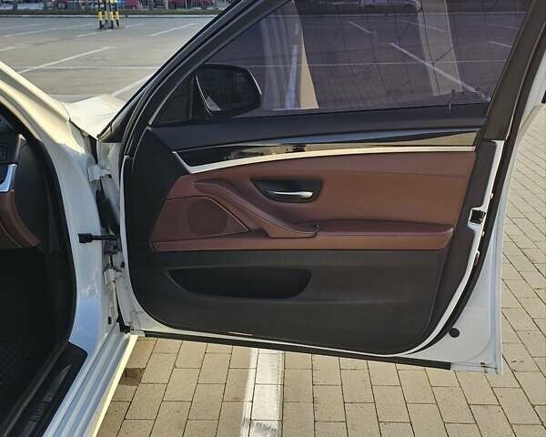 Білий БМВ 5 Серія, об'ємом двигуна 2 л та пробігом 128 тис. км за 17700 $, фото 19 на Automoto.ua