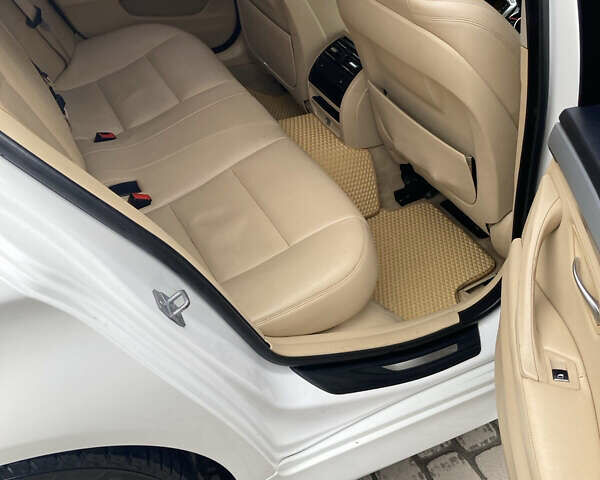 Белый БМВ 5 Серия, объемом двигателя 2 л и пробегом 304 тыс. км за 10500 $, фото 11 на Automoto.ua