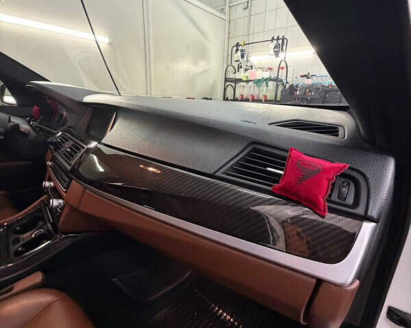 Белый БМВ 5 Серия, объемом двигателя 2.98 л и пробегом 190 тыс. км за 25500 $, фото 26 на Automoto.ua