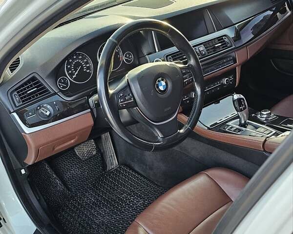 Білий БМВ 5 Серія, об'ємом двигуна 2 л та пробігом 128 тис. км за 17700 $, фото 12 на Automoto.ua