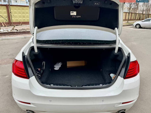 Белый БМВ 5 Серия, объемом двигателя 2.98 л и пробегом 196 тыс. км за 13000 $, фото 8 на Automoto.ua