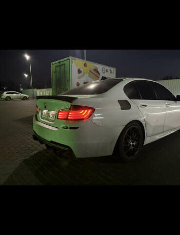 БМВ 5 Серия 2015 в Киеве на Automoto.ua Белый БМВ 5 Серия, объемом двигателя 2.98 л и пробегом 147 тыс. км за 17000 $, фото 6 на Automoto.ua