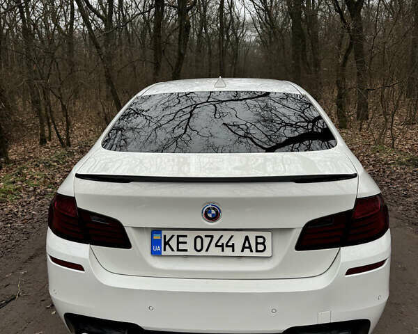Белый БМВ 5 Серия, объемом двигателя 3 л и пробегом 144 тыс. км за 19000 $, фото 3 на Automoto.ua
