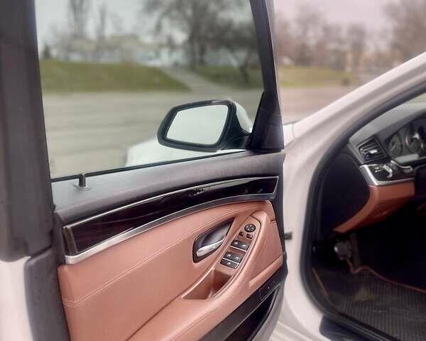 Білий БМВ 5 Серія, об'ємом двигуна 2 л та пробігом 149 тис. км за 16950 $, фото 28 на Automoto.ua