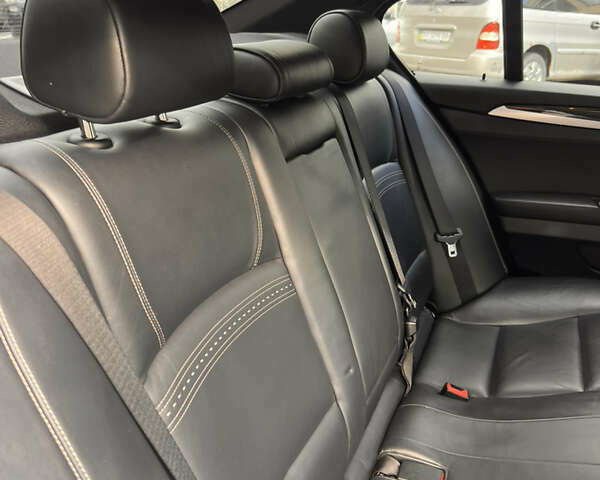 Белый БМВ 5 Серия, объемом двигателя 2.99 л и пробегом 202 тыс. км за 24000 $, фото 9 на Automoto.ua