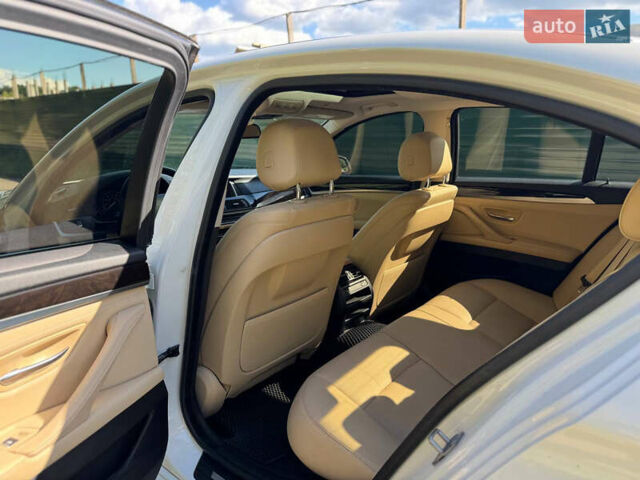 Білий БМВ 5 Серія, об'ємом двигуна 2 л та пробігом 123 тис. км за 18500 $, фото 10 на Automoto.ua