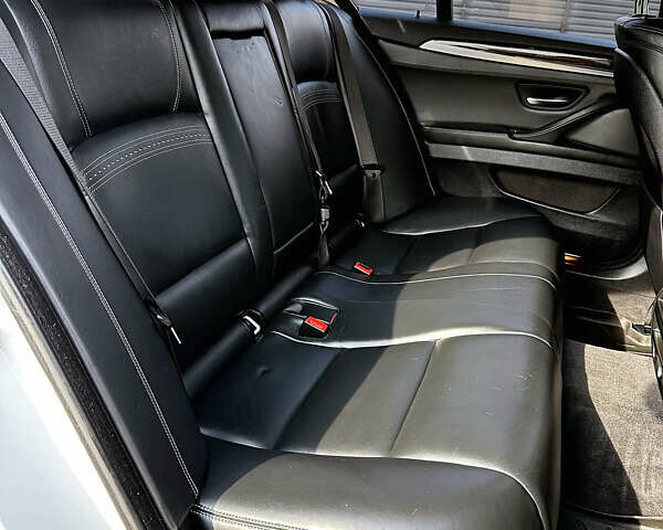 Білий БМВ 5 Серія, об'ємом двигуна 2 л та пробігом 150 тис. км за 15999 $, фото 31 на Automoto.ua