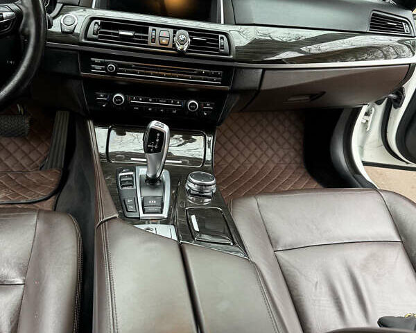 Белый БМВ 5 Серия, объемом двигателя 3 л и пробегом 144 тыс. км за 19000 $, фото 10 на Automoto.ua