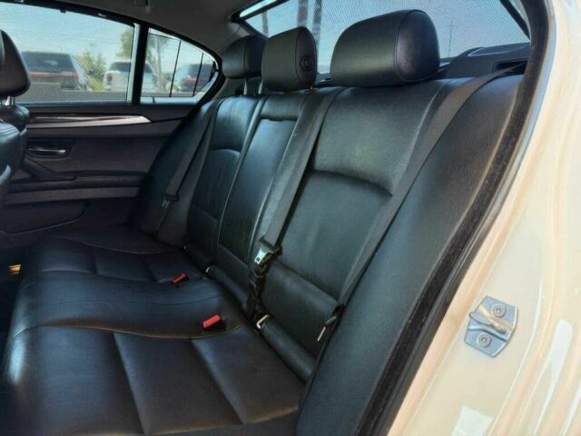 Белый БМВ 5 Серия, объемом двигателя 3 л и пробегом 80 тыс. км за 5800 $, фото 11 на Automoto.ua