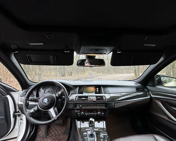 Белый БМВ 5 Серия, объемом двигателя 3 л и пробегом 144 тыс. км за 19000 $, фото 17 на Automoto.ua