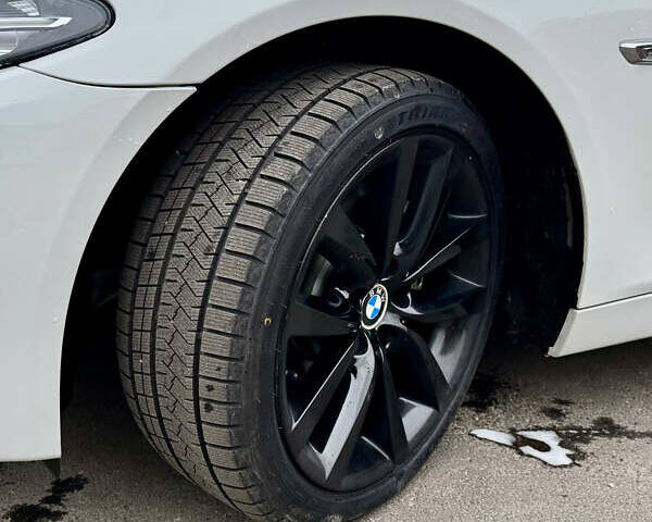 Белый БМВ 5 Серия, объемом двигателя 2.98 л и пробегом 196 тыс. км за 13000 $, фото 8 на Automoto.ua