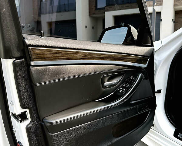 Білий БМВ 5 Серія, об'ємом двигуна 2 л та пробігом 150 тис. км за 15999 $, фото 22 на Automoto.ua