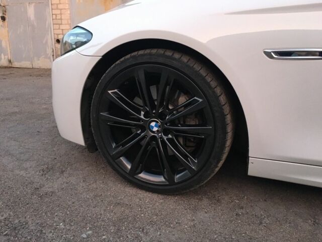 Белый БМВ 5 Серия, объемом двигателя 3 л и пробегом 180 тыс. км за 19600 $, фото 9 на Automoto.ua