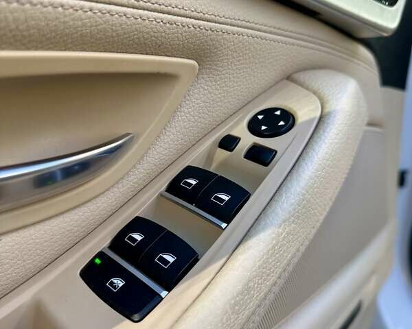 Білий БМВ 5 Серія, об'ємом двигуна 2 л та пробігом 208 тис. км за 14550 $, фото 43 на Automoto.ua