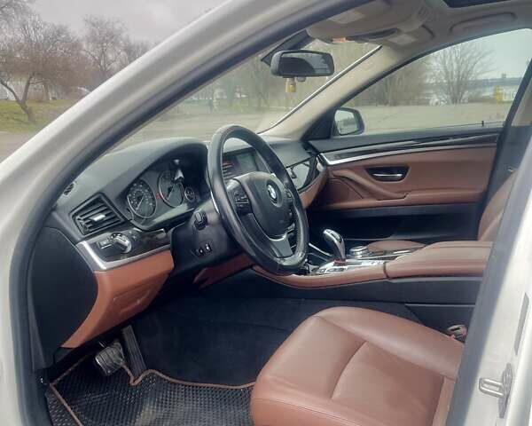 Білий БМВ 5 Серія, об'ємом двигуна 2 л та пробігом 149 тис. км за 16950 $, фото 6 на Automoto.ua