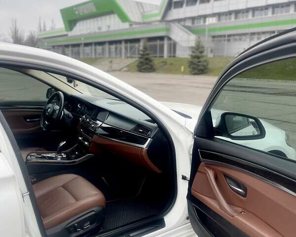 Білий БМВ 5 Серія, об'ємом двигуна 2 л та пробігом 149 тис. км за 16950 $, фото 3 на Automoto.ua