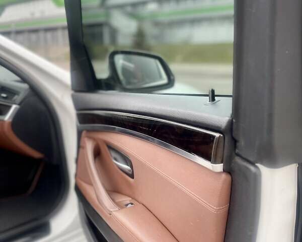 Білий БМВ 5 Серія, об'ємом двигуна 2 л та пробігом 149 тис. км за 16950 $, фото 25 на Automoto.ua