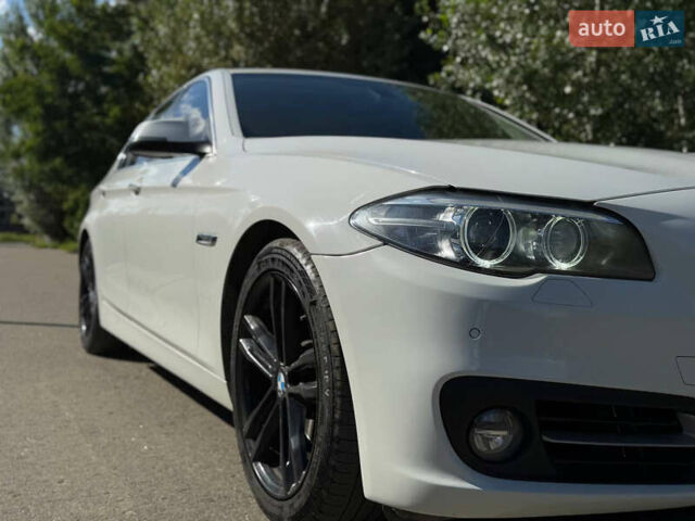 Білий БМВ 5 Серія, об'ємом двигуна 2 л та пробігом 123 тис. км за 18500 $, фото 4 на Automoto.ua