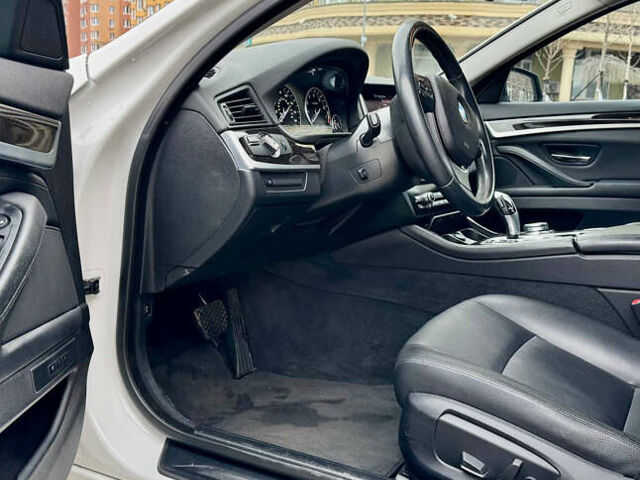 Белый БМВ 5 Серия, объемом двигателя 2.98 л и пробегом 196 тыс. км за 13000 $, фото 11 на Automoto.ua