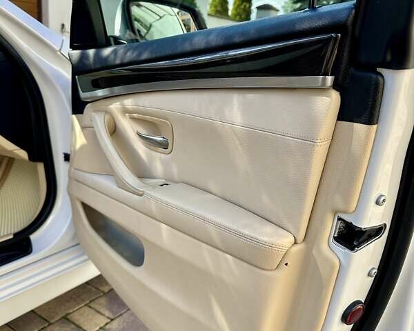 Білий БМВ 5 Серія, об'ємом двигуна 2 л та пробігом 208 тис. км за 14550 $, фото 31 на Automoto.ua