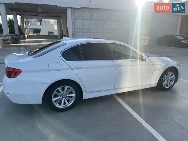 Білий БМВ 5 Серія, об'ємом двигуна 2 л та пробігом 125 тис. км за 18000 $, фото 3 на Automoto.ua
