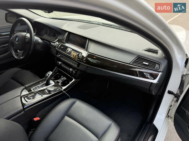 Білий БМВ 5 Серія, об'ємом двигуна 2 л та пробігом 153 тис. км за 16500 $, фото 21 на Automoto.ua