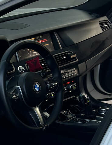 БМВ 5 Серия 2015 в Киеве на Automoto.ua Белый БМВ 5 Серия, объемом двигателя 2.98 л и пробегом 147 тыс. км за 17000 $, фото 3 на Automoto.ua