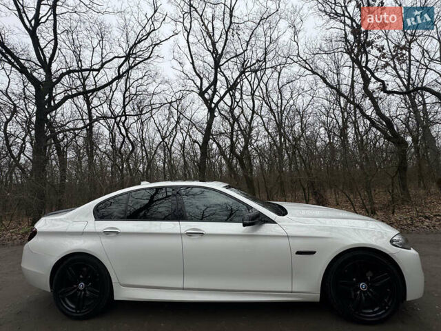 Белый БМВ 5 Серия, объемом двигателя 3 л и пробегом 144 тыс. км за 19000 $, фото 6 на Automoto.ua