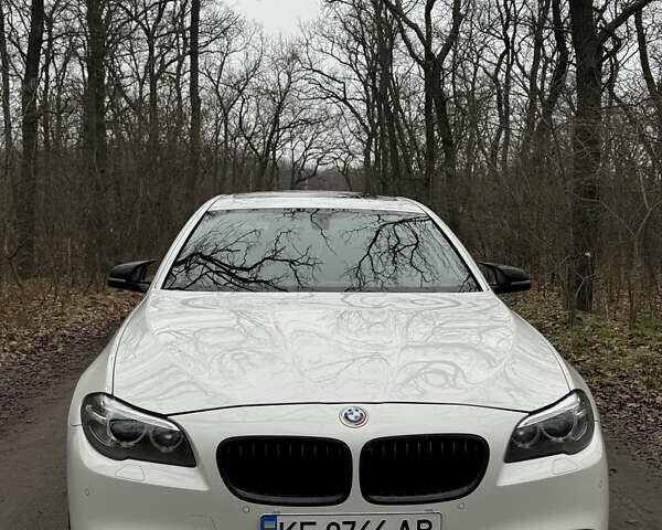 Белый БМВ 5 Серия, объемом двигателя 3 л и пробегом 144 тыс. км за 19000 $, фото 1 на Automoto.ua