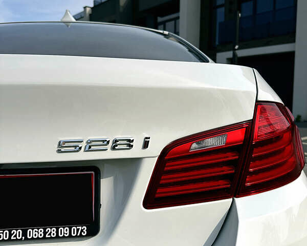 Білий БМВ 5 Серія, об'ємом двигуна 2 л та пробігом 150 тис. км за 15999 $, фото 13 на Automoto.ua