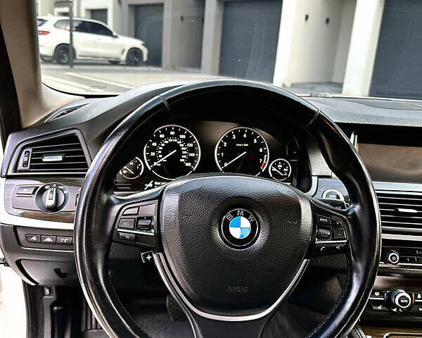 Білий БМВ 5 Серія, об'ємом двигуна 2 л та пробігом 150 тис. км за 15999 $, фото 19 на Automoto.ua