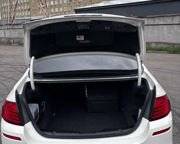 Білий БМВ 5 Серія, об'ємом двигуна 3 л та пробігом 117 тис. км за 22000 $, фото 8 на Automoto.ua