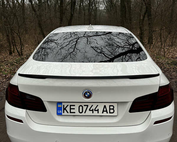 Белый БМВ 5 Серия, объемом двигателя 3 л и пробегом 144 тыс. км за 19000 $, фото 4 на Automoto.ua