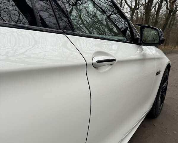 Белый БМВ 5 Серия, объемом двигателя 3 л и пробегом 144 тыс. км за 19000 $, фото 7 на Automoto.ua