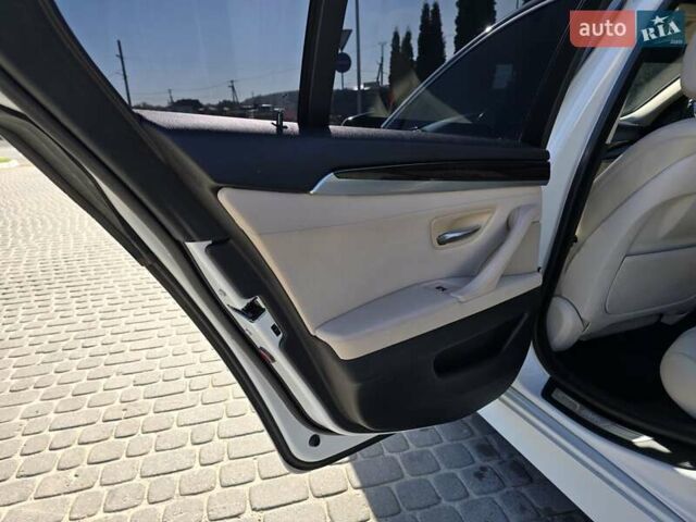 Белый БМВ 5 Серия, объемом двигателя 2 л и пробегом 135 тыс. км за 12900 $, фото 6 на Automoto.ua