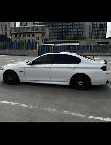 БМВ 5 Серия 2015 в Киеве на Automoto.ua Белый БМВ 5 Серия, объемом двигателя 2.98 л и пробегом 147 тыс. км за 17000 $, фото 4 на Automoto.ua