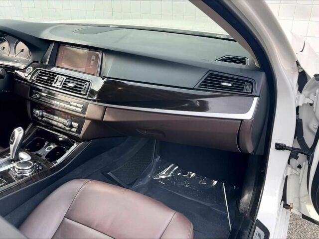 Білий БМВ 5 Серія, об'ємом двигуна 3 л та пробігом 75 тис. км за 4300 $, фото 5 на Automoto.ua