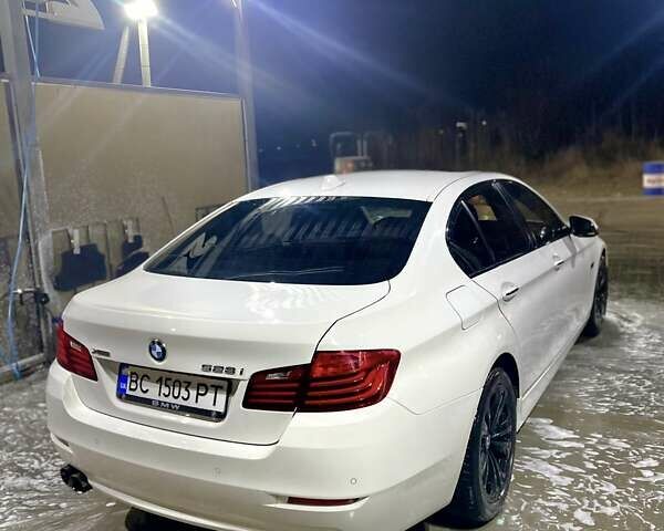 Білий БМВ 5 Серія, об'ємом двигуна 2 л та пробігом 149 тис. км за 16950 $, фото 34 на Automoto.ua